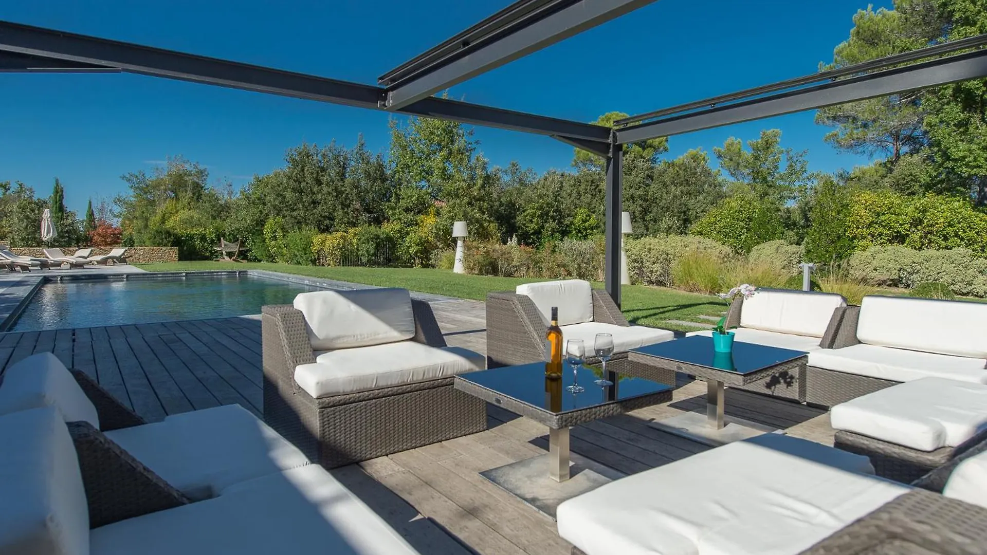 Domaine Rampale Bed & Breakfast Fuveau 3*,  France